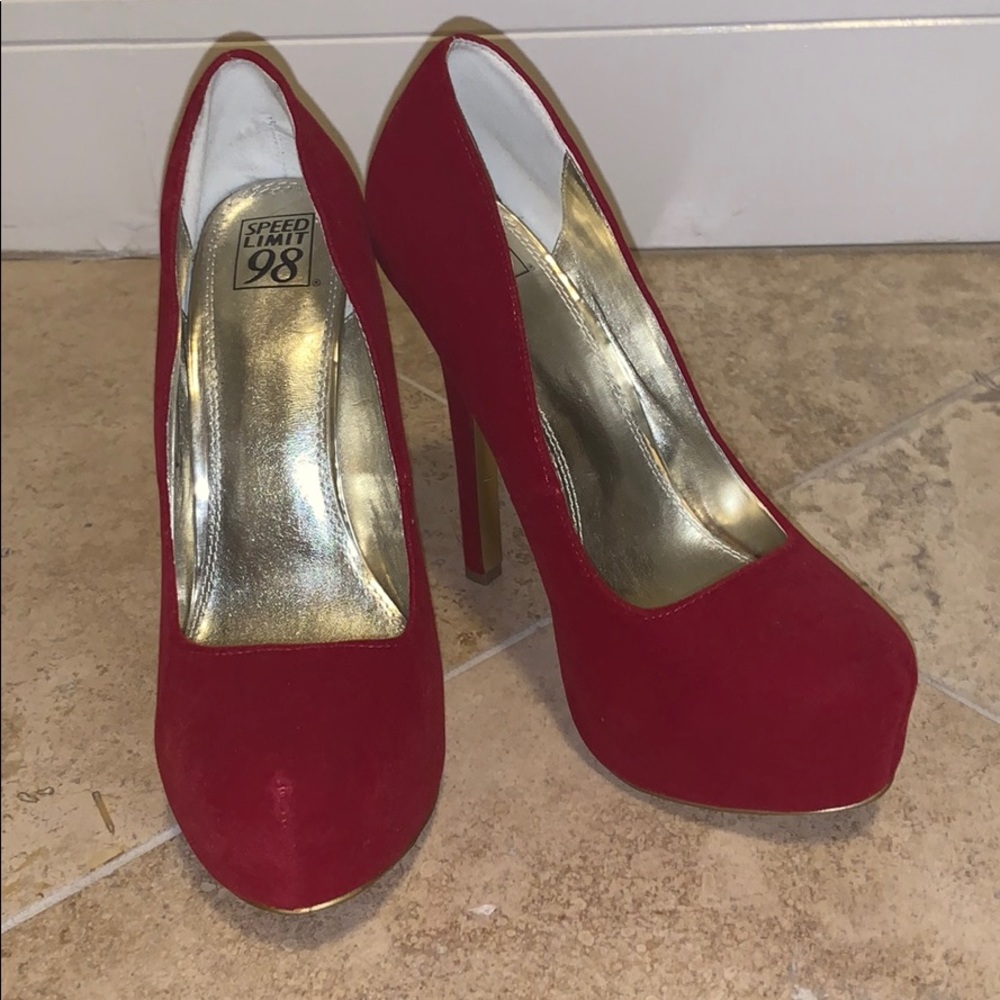 Red Heels - Picture 4 of 4